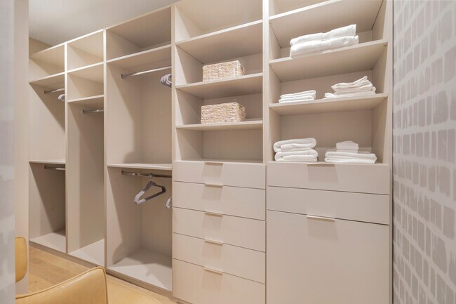 Building Photo - 1333 S Flagler Dr