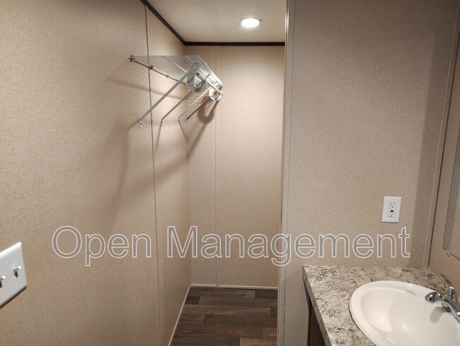 Building Photo - 24 Erin Ln