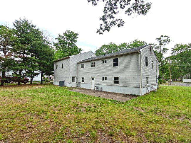 Building Photo - 252 Terry Ln