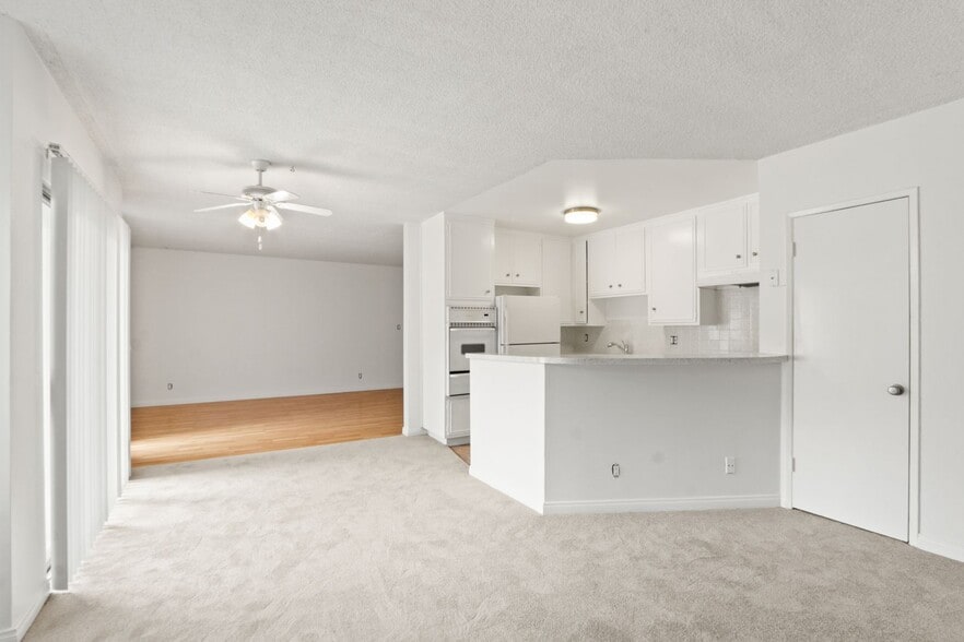 Building Photo - 3735 Mentone Ave