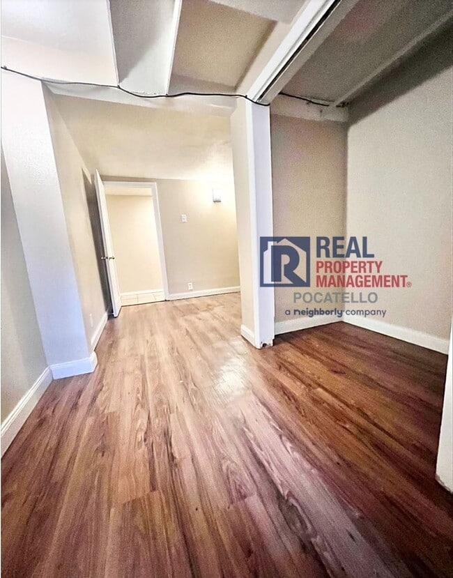 Building Photo - 611 N 11th Ave