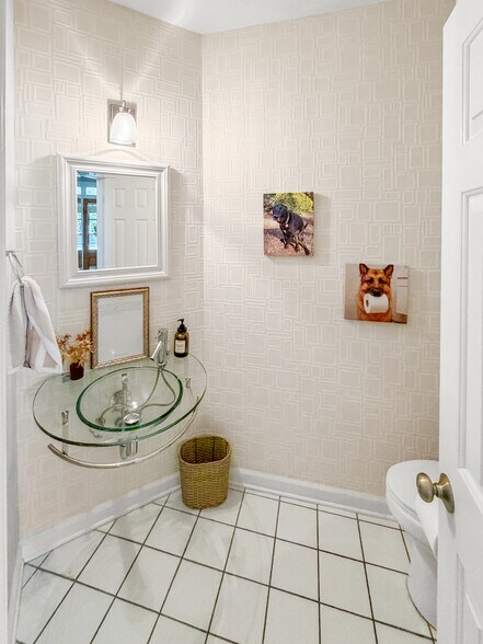 Building Photo - 1106 Glenrose Dr SE