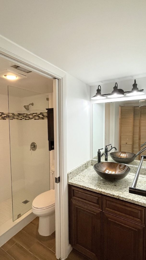 Building Photo - Charming 2-Bed with Scenic Views in Boynton Beach