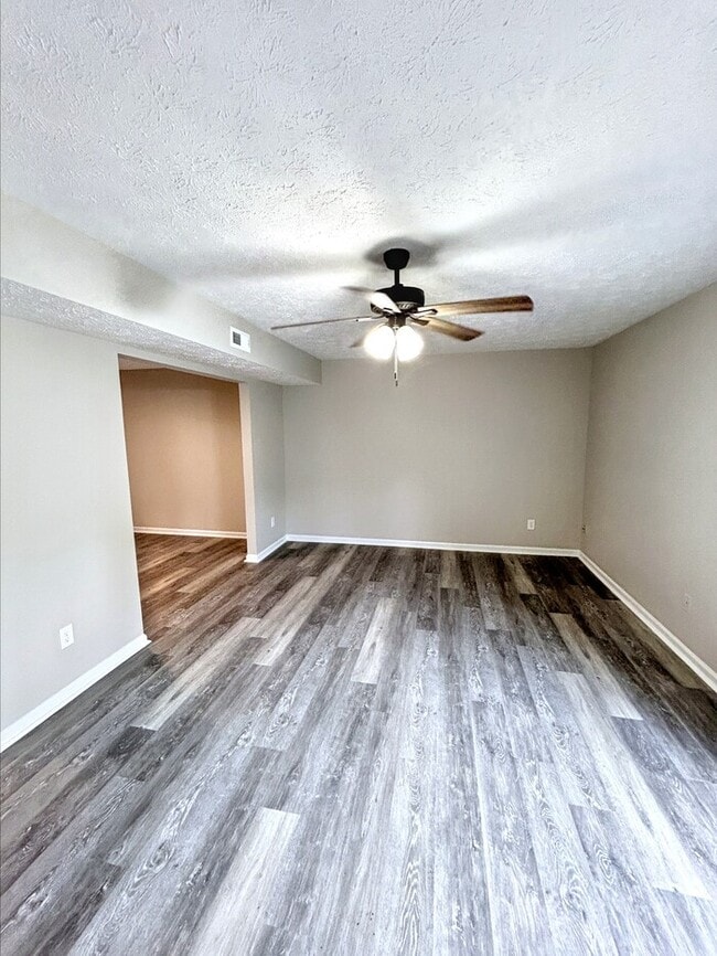 Building Photo - 359 Deputy Ln