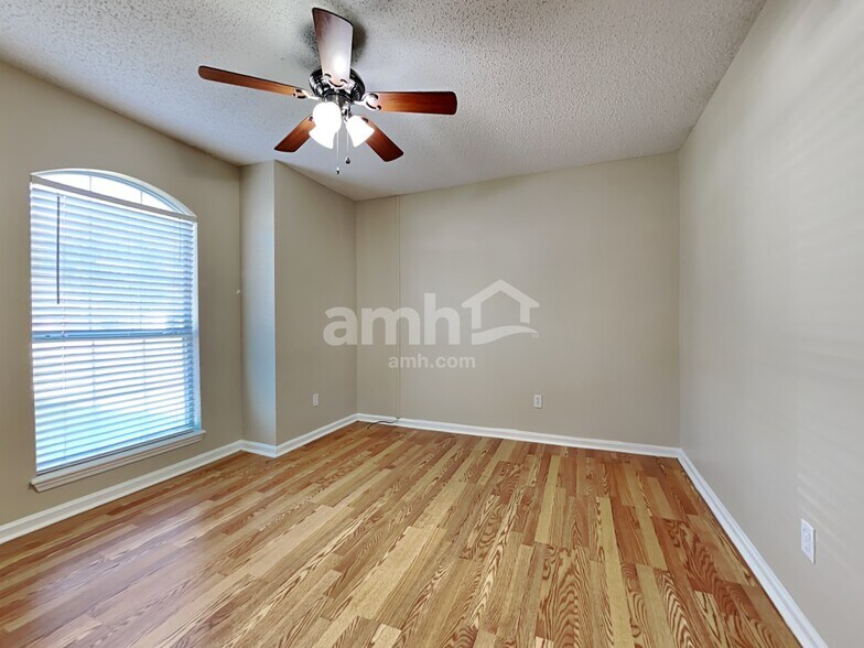 Building Photo - 4523 Deer Valley Dr