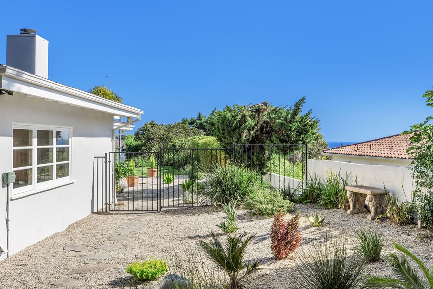 Building Photo - 341 Surfview Dr