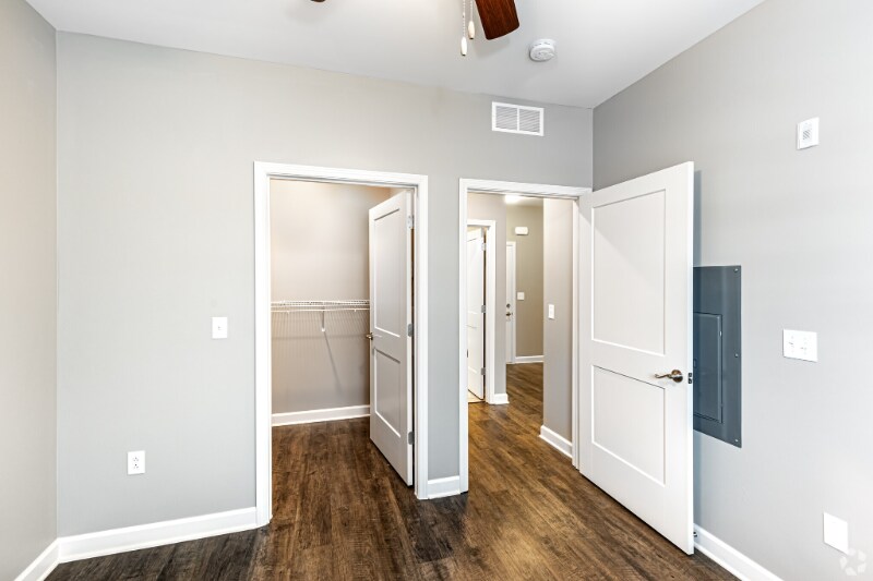 Building Photo - 802 N Main St