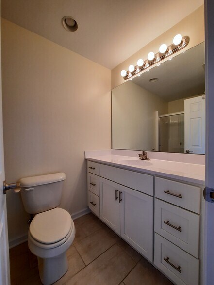 Master bath- walk in shower - 1025 Baldwin Commons Dr