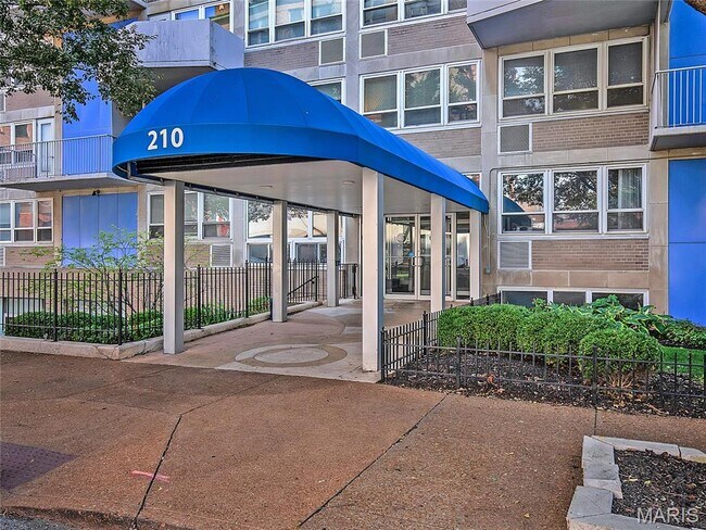 Building Photo - 210 N 17th St