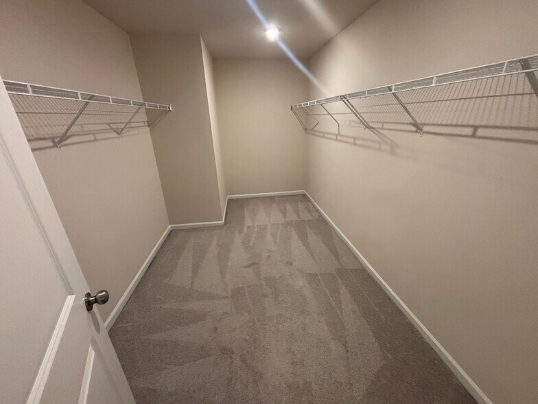 Building Photo - Room in House on Justice Union Ct