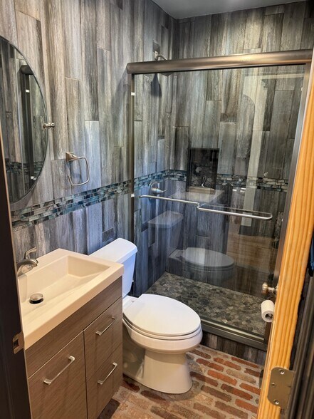 Building Photo - 24 S Rockland Ave