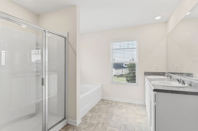 Building Photo - 552 Post Oak Ln