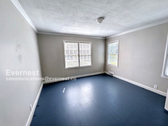 Building Photo - 7704 8th Ct S
