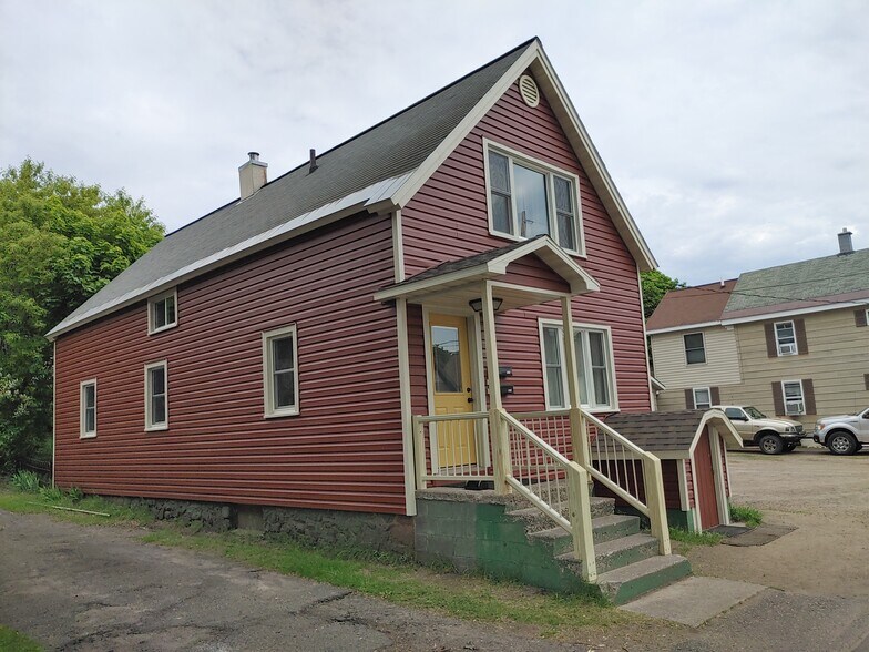 West side - 835 Warren St