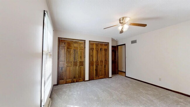Building Photo - 933 High Meadow Dr