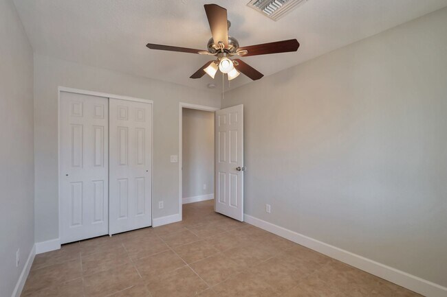 Building Photo - 6 BED HOUSE CLOSE TO ASU CAMPUS