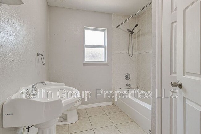 Building Photo - 536 W Belmar St