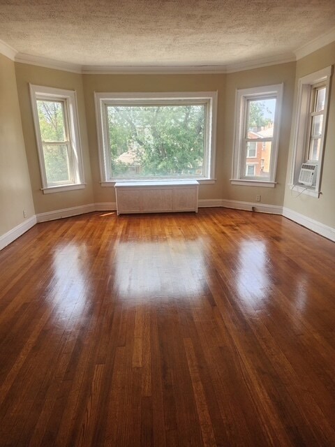 Building Photo - 8841 S Blackstone Ave