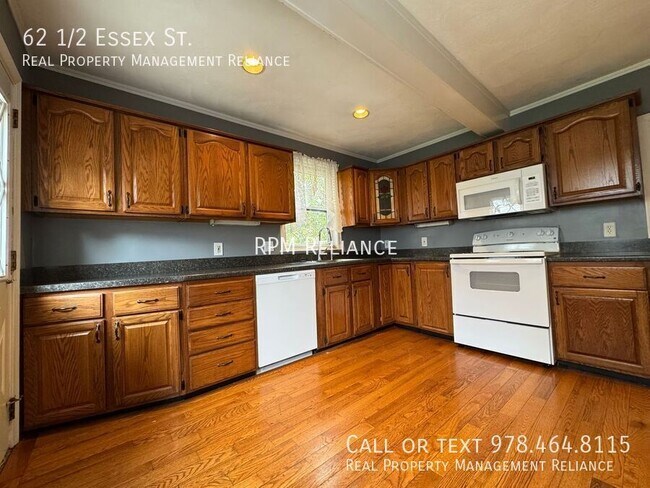 Building Photo - 62 1/2 Essex St.-
