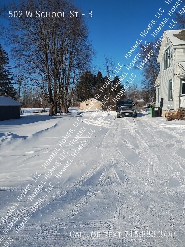 Building Photo - 502 W School St