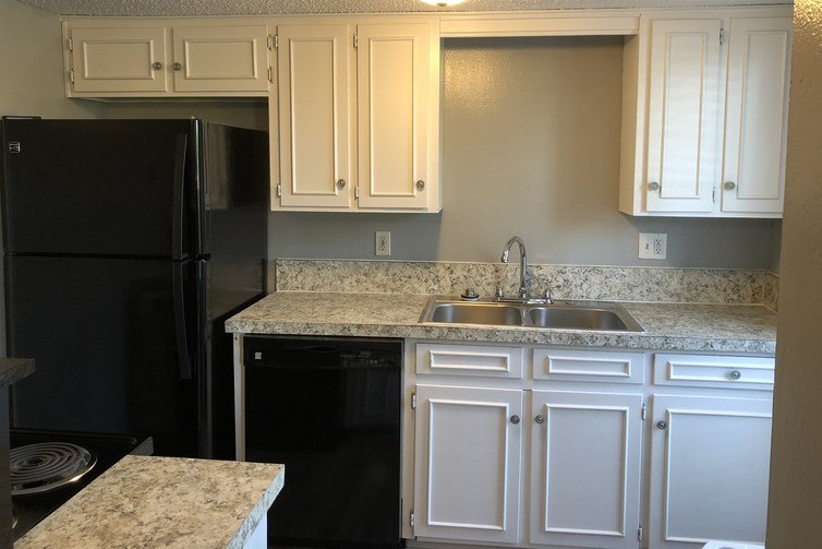 Remodeled Kitchen 3 Br - The Creekmore