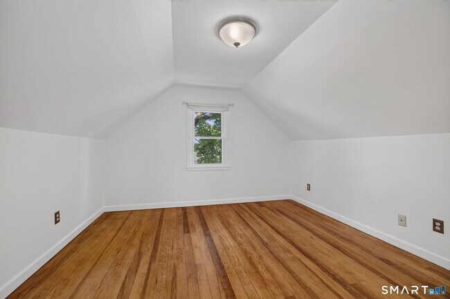 Building Photo - 47 Clearview Ave