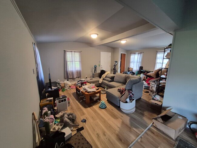 Building Photo - Easy St