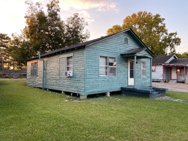 Building Photo - 1120 S Railroad Ave