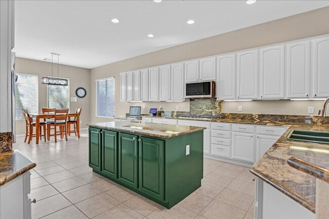 Building Photo - Rental Home with Large Pool