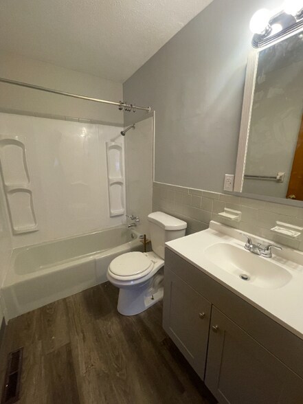 Building Photo - 319 Pershing Ave NE