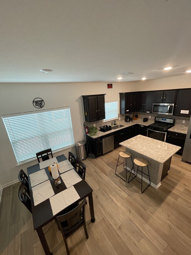 Building Photo - 10829 Emerick St