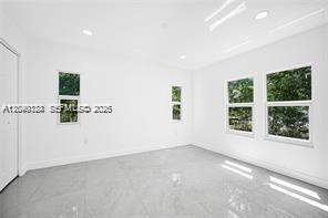 Building Photo - 1301 Sharar Ave