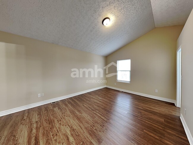 Building Photo - 82 Richard Ave