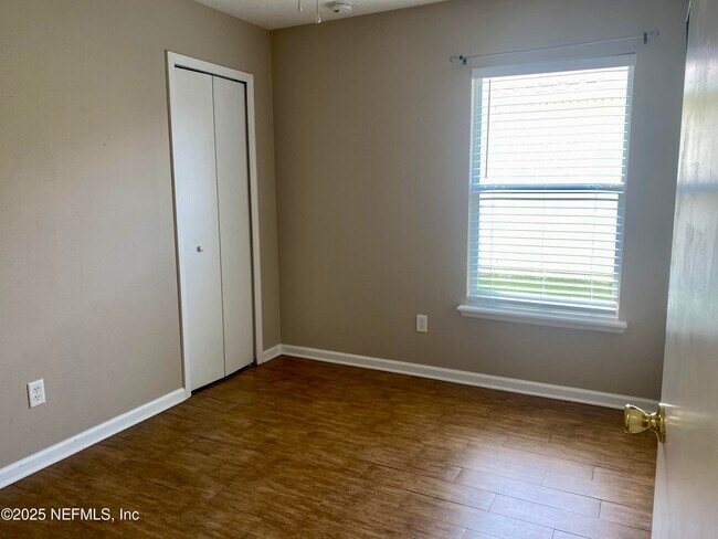 Building Photo - 196 Brookfall Dr