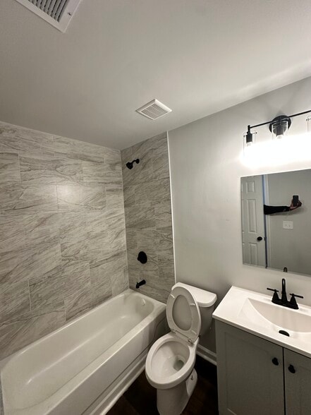 Guest bath - 2048 Quilt Ct