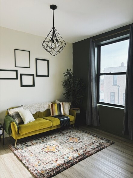 Building Photo - 100 State St N