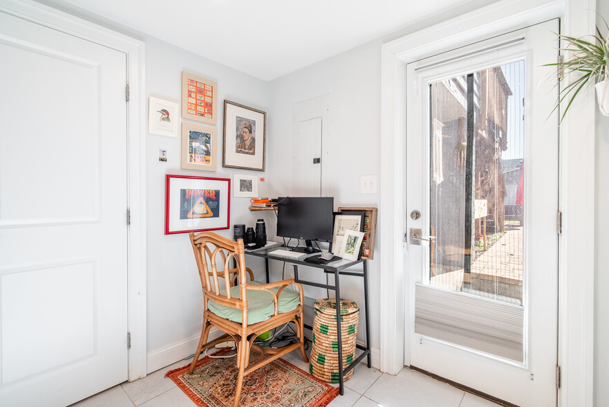 Bedroom 2 - desk nook - 32 W St NW