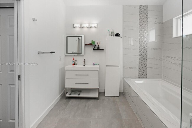 Building Photo - 1230 S 13th Ave