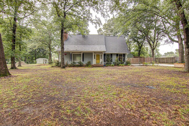 Building Photo - 2315 Treetop Ln