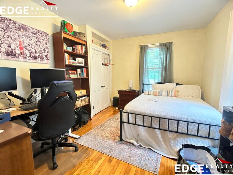 Building Photo - 22 Saybrook St