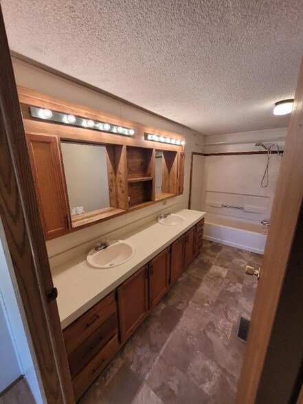 Building Photo - 3841 SE 85th St