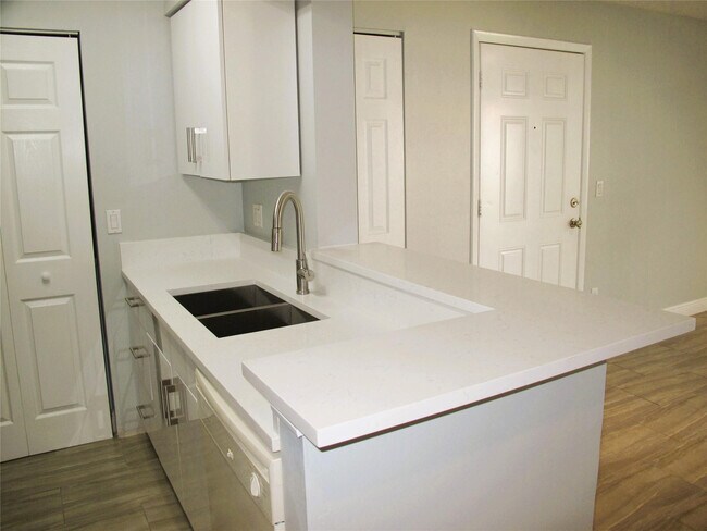 Building Photo - 1263 SW 46th Ave