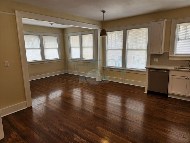 Building Photo - Newly Renovated Immaculate Condo In Hillcrest!!!!! Just Blocks from UAMS!!