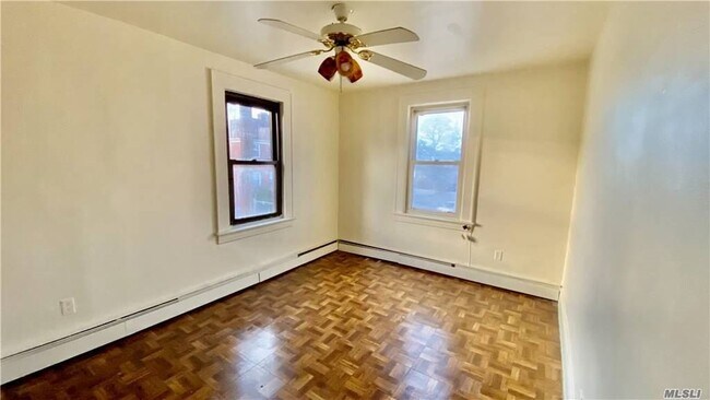 Building Photo - 918 Hempstead Turnpike