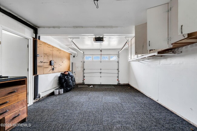 Building Photo - 613 Champlain St