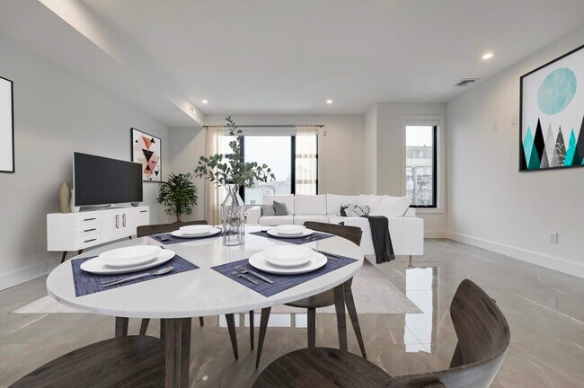 Building Photo - 290 Griffith St