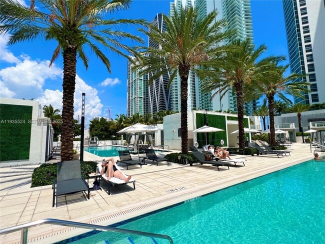 Building Photo - 851 NE 1st Ave