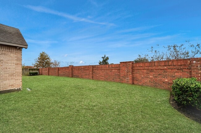 Building Photo - 23606 Verge Sims Dr