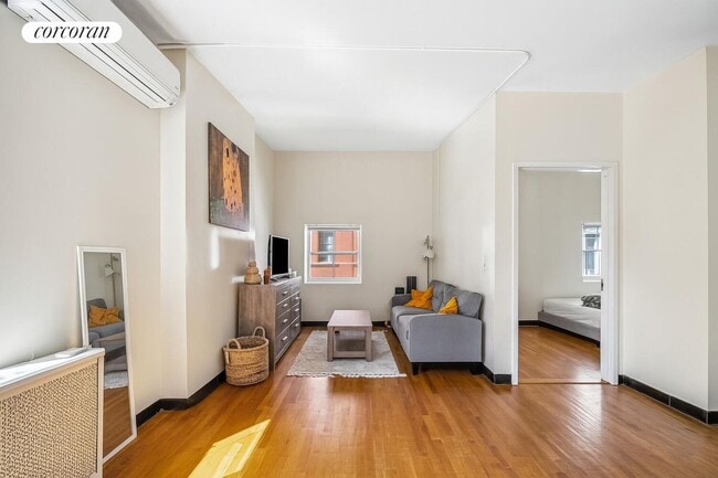 Primary Photo - 30 E 18th St