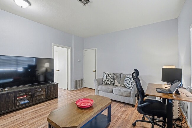 Building Photo - 2804 Arlington St